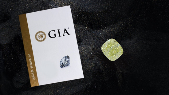 Laden Sie das Bild in den Galerie-Viewer, 1,11 Karat Fancy Yellow Even, natürlicher, geschliffener, farbiger Diamant, Anlagediamant, Einkaräter
